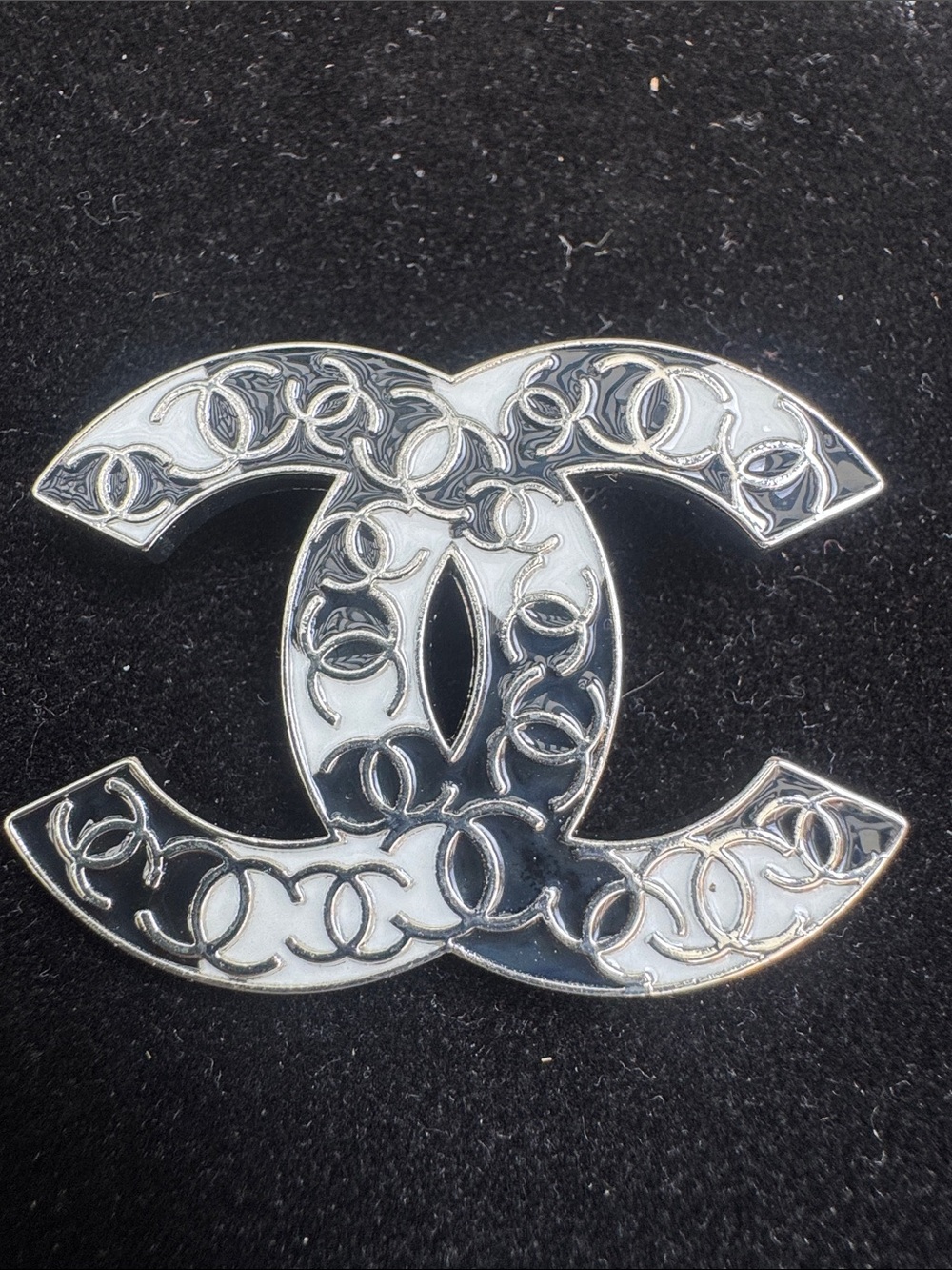 Brooch black and White enamel and Silver tone Interlocking made in Italy